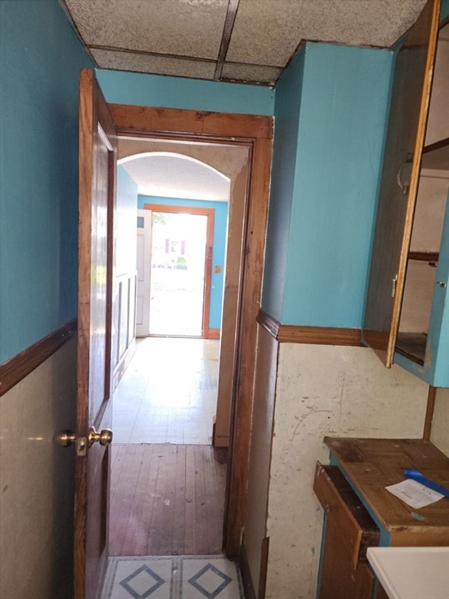 97 Parallel St, House other with 4 bedrooms, 1 bathrooms and 2 parking in Springfield MA | Image 8
