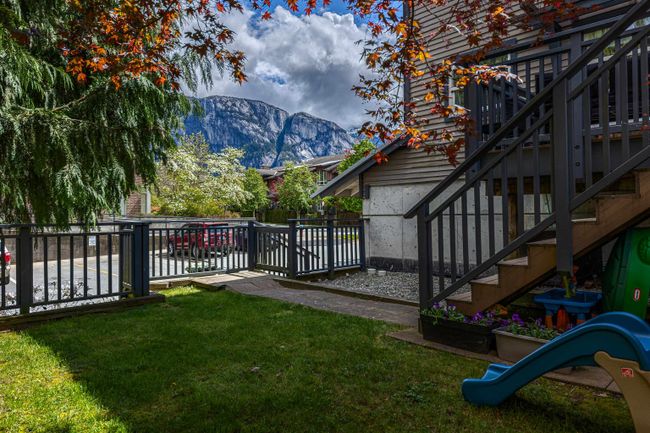 1195 Village Green Way, Townhouse with 3 bedrooms, 2 bathrooms and 3 parking in Squamish BC | Image 19