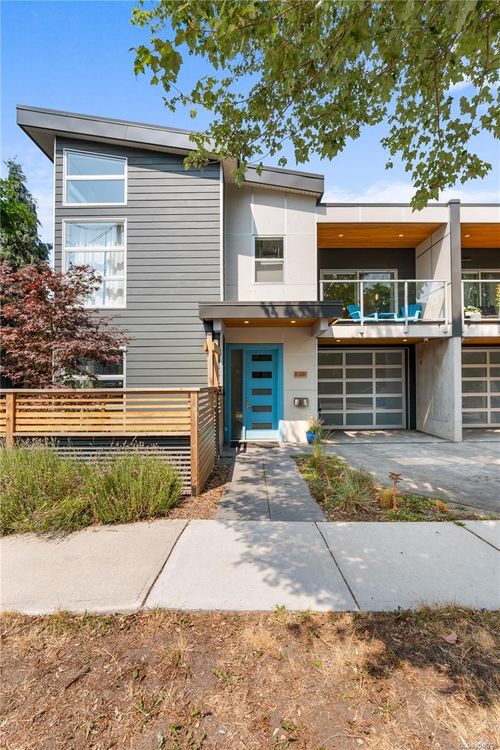1704 Coronation Ave, Victoria, BC, V8R1X2 | Card Image