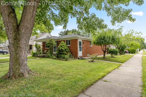 17127 Euclid Ave, Allen Park, MI, 48101-2826 | Card Image
