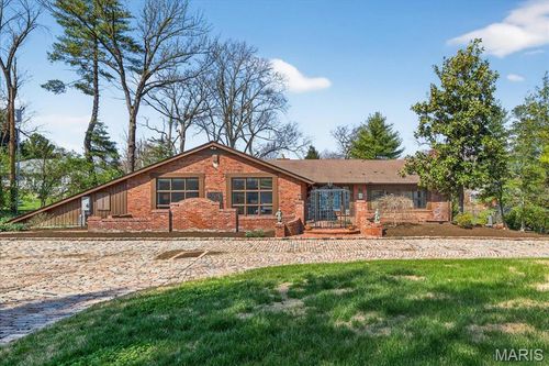 10 Vouga Ln, Frontenac, MO, 63131-2628 | Card Image