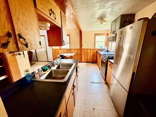 Kitchen with stainless appliances | Image 18