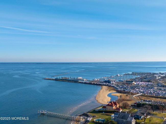 Conveniently located just half a mile from the Seastreak Ferry for an easy 40-minute commute to NYC | Image 62