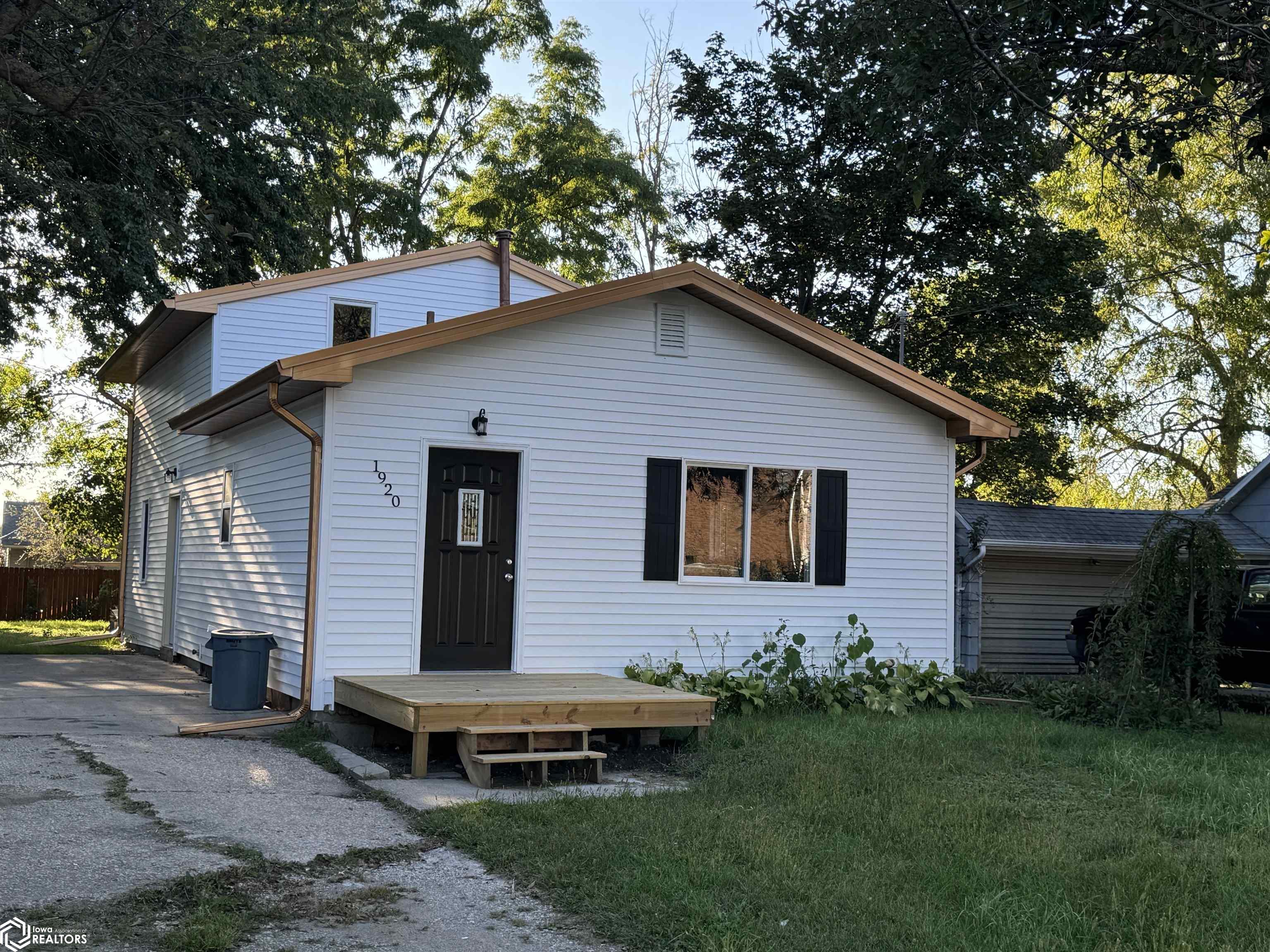 Wilson Ave, Mason City, IA 50401