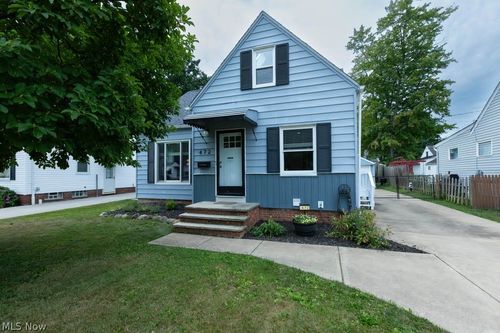 472 E 329th St, Willowick, OH, 44095-3306 | Card Image