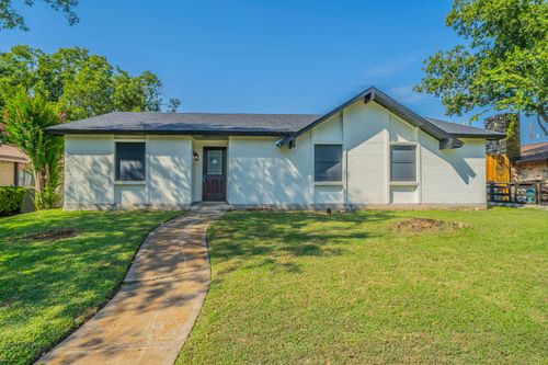 3305 Country Club Dr, Grand Prairie, TX, 75052-6201 | Card Image