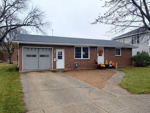 417 Water St Sw, Sleepy Eye, MN, 56085-1221 | Card Image