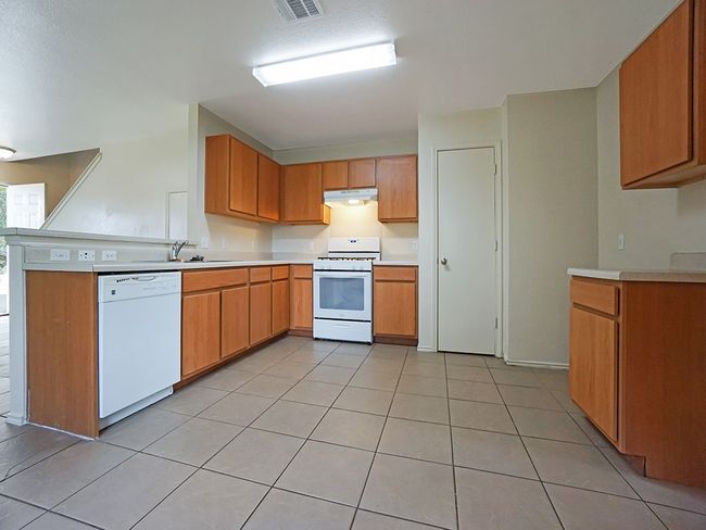 11404 Briarcreek Loop, House other with 3 bedrooms, 3 bathrooms and 4 parking in Manor TX | Image 9