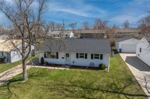 4232 Sherman St Ne, Cedar Rapids, IA, 52402-3032 | Card Image