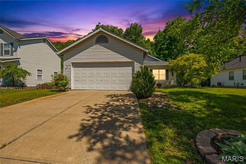 1035 Providence Pointe Dr, Wentzville, MO, 63385-4589 | Card Image