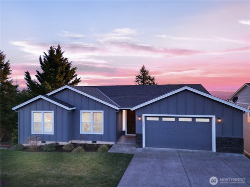 105 Eli Avery Ave, Kalama, WA, 98625-9556 | Card Image