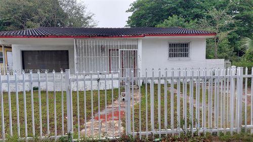 4824 Nw 15th Ct, Miami, FL, 33142-4121 | Card Image