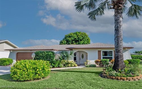 105 Champagne Ct, NAPLES, FL, 34112-7119 | Card Image