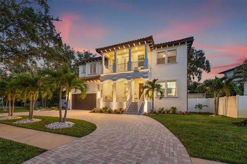 439 Bayview Dr Ne, ST PETERSBURG, FL, 33704-2404 | Card Image