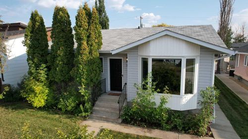 313 3 Ave W, Hanna, AB, T0J1P0 | Card Image