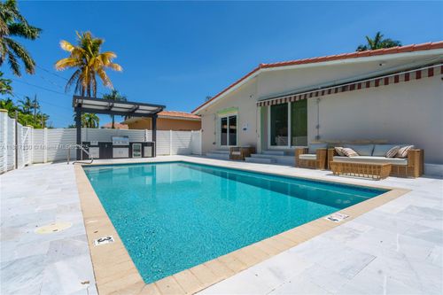 1045 Hollywood Blvd, Hollywood, FL, 33019-1607 | Card Image