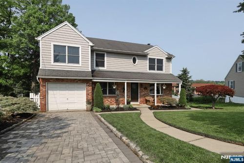 14 Swan Ct, East Rutherford, NJ, 07073-1124 | Card Image