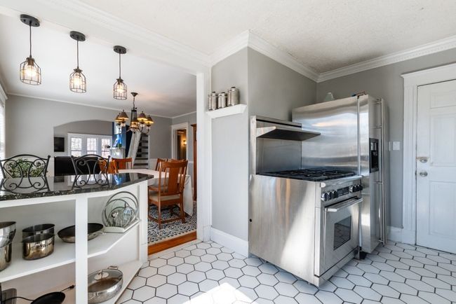 2 - 169 Walker Rd, Condo with 3 bedrooms, 1 bathrooms and 1 parking in Swampscott MA | Image 4