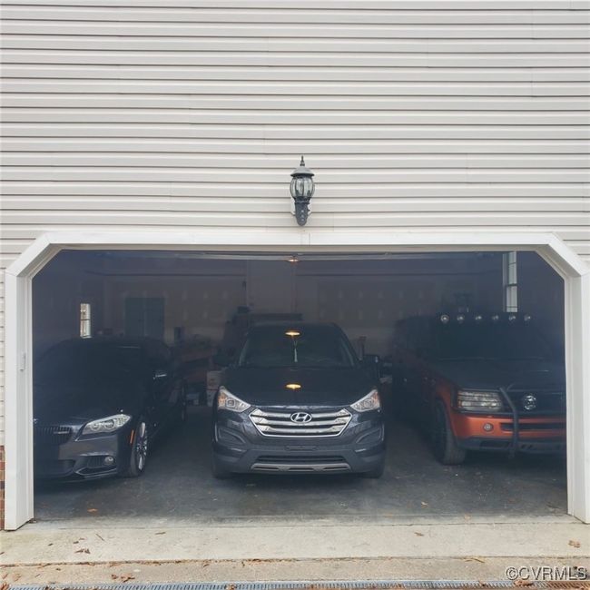 View of garage | Image 10