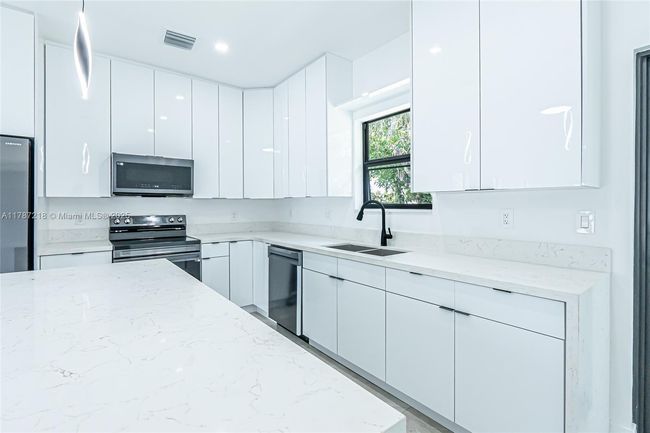 0 - 2739 Nw 7 Th St, House other with 4 bedrooms, 3 bathrooms and null parking in Fort Lauderdale FL | Image 9