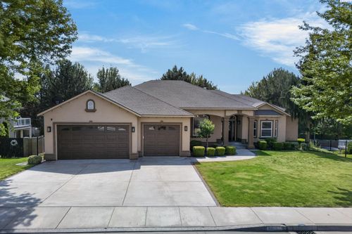 8805 W 3rd Ave, Kennewick, WA, 99336-9405 | Card Image