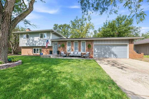 124 S Estates Dr, Salina, KS, 67401-3562 | Card Image