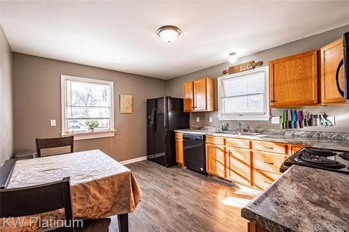 1733 Whipple St, Port Huron, MI, 48060-3372 | Card Image