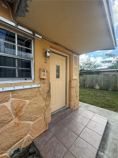 2-733 Nw 4th St, Hallandale Beach, FL, 33009-3242 | Card Image
