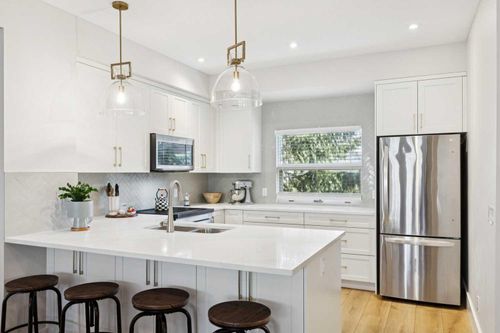 7-1935 35 St Sw, Calgary, AB, T3E2X4 | Card Image