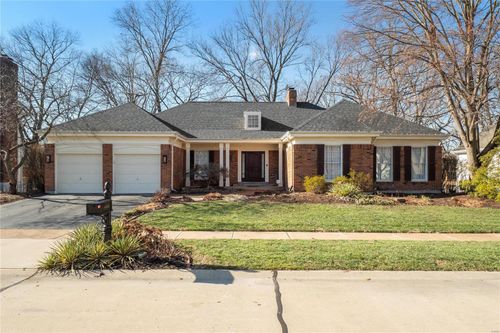 16562 Baxter Forest Ridge Drive, Chesterfield, MO, 63005 | Card Image