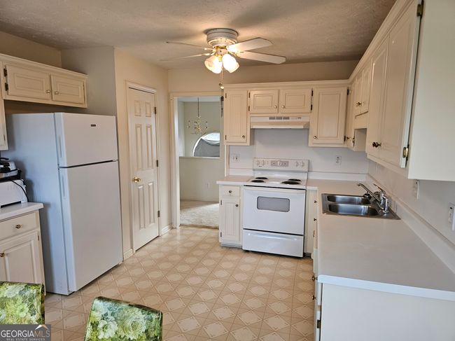 3885 Laurens Ln, House other with 3 bedrooms, 2 bathrooms and null parking in Snellville GA | Image 8
