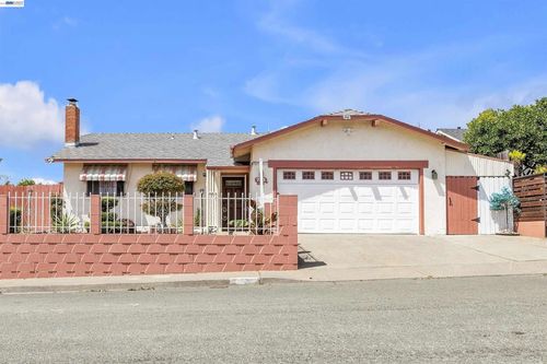 713 Falcon Dr, Vallejo, CA, 94589-3711 | Card Image