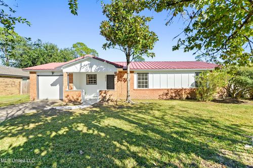 2612 San Lorenzo St, Gautier, MS, 39553-6833 | Card Image