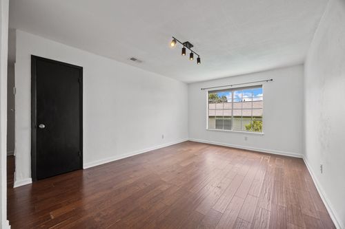 203-3902 Peterson Ave, Austin, TX, 78756-3926 | Card Image
