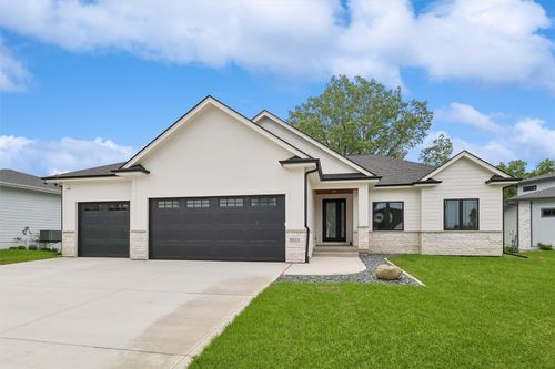 5011 153rd St, Urbandale, IA, 50323-1226 | Card Image