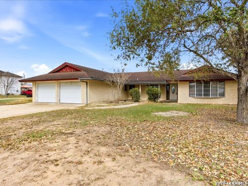 134 Robinhood Dr, Kenedy, TX, 78119-2503 | Card Image