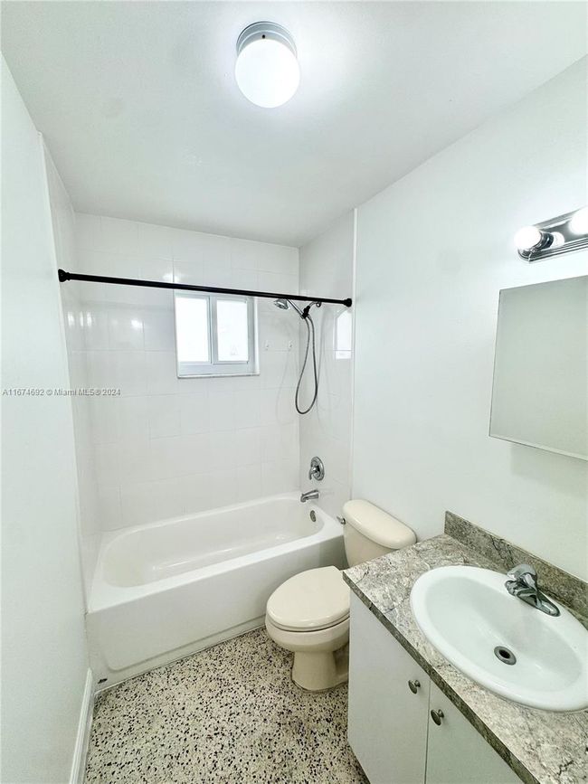 APT-7 - 258 Nw 47 Th Ave, Condo with 2 bedrooms, 1 bathrooms and null parking in Miami FL | Image 5