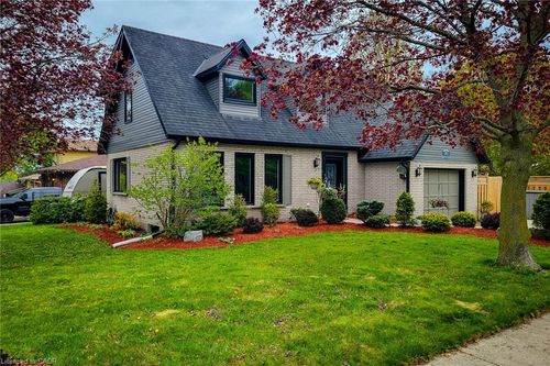 49 Ashwood Dr, Cambridge, ON, N3C3H7 | Card Image