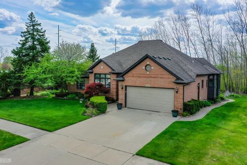 51077 Woodside Dr, Macomb, MI, 48042-6030 | Card Image