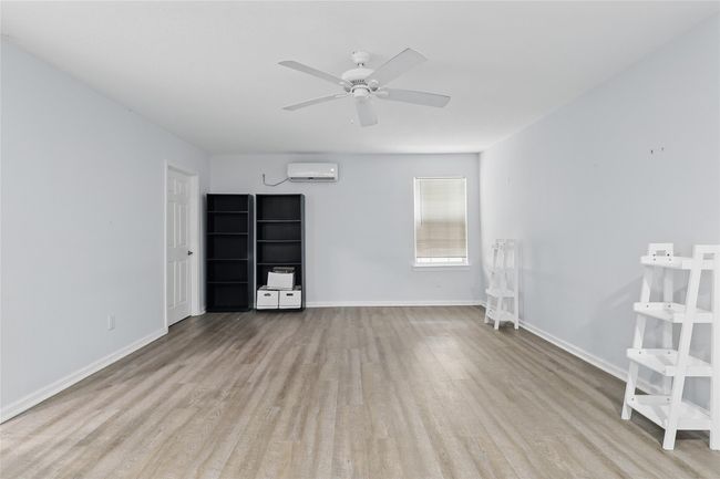 Converted apartment Living Room/Bedroom | Image 28