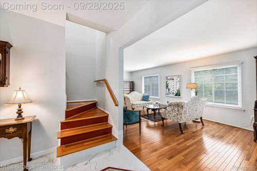 1564 Georgetown Pl, Bloomfield Hills, MI, 48304-1026 | Card Image
