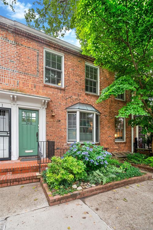 39-33 49th Street, New York, NY, 11104 | Card Image