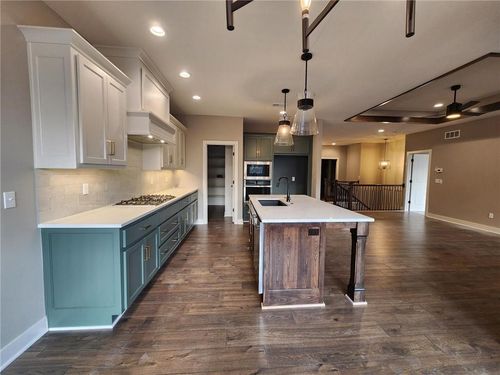 11546 S Olathe View Rd, Olathe, KS, 66061-5021 | Card Image