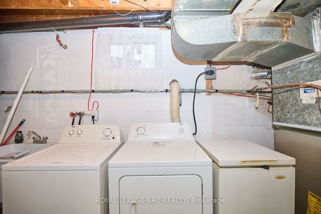 7405 Susan Cres, House other with 4 bedrooms, 2 bathrooms and 4 parking in Niagara Falls ON | Image 17