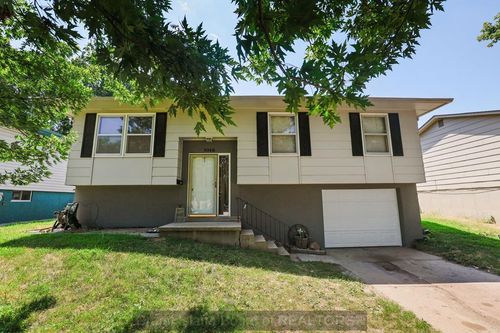 1016 S Greenwich St, Grand Island, NE, 68801 | Card Image