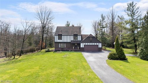 10889 Wilson Mills Rd, Chardon, OH, 44024-9394 | Card Image