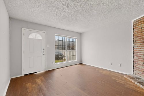 9467 Olde Towne Row, Dallas, TX, 75227-8161 | Card Image