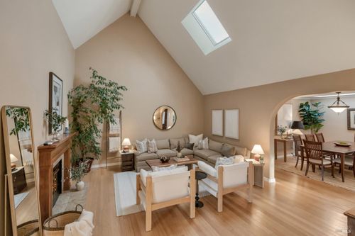 327 Buttercup Ct, Sonoma, CA, 95476-8064 | Card Image