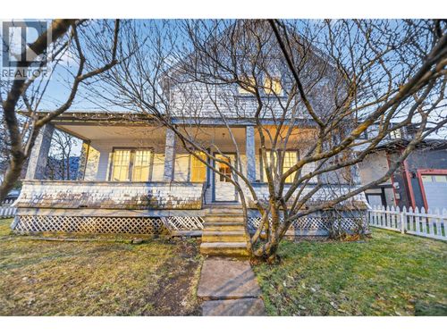 892 9th Ave, Fernie, BC, V0B1M1 | Card Image