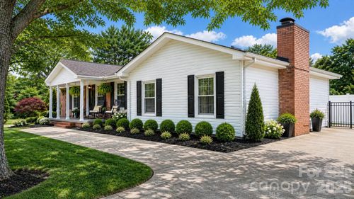 2596 Sweetbriar Cir, Lenoir, NC, 28645-8095 | Card Image
